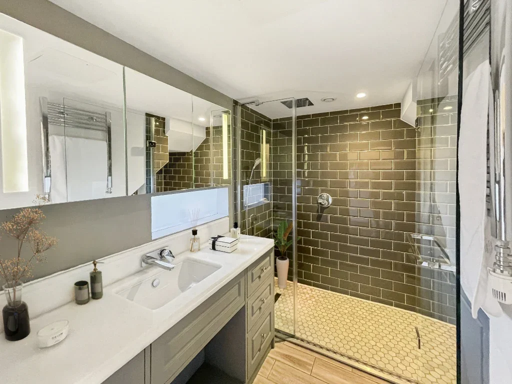 Virtually staged photograph of an apartment bathroom